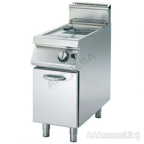 Friggitrice a gas1 vasca cap.22 lt su armadio chiuso