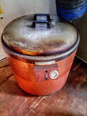 Forno a pozzo + levigatrici + banchi da lavoro