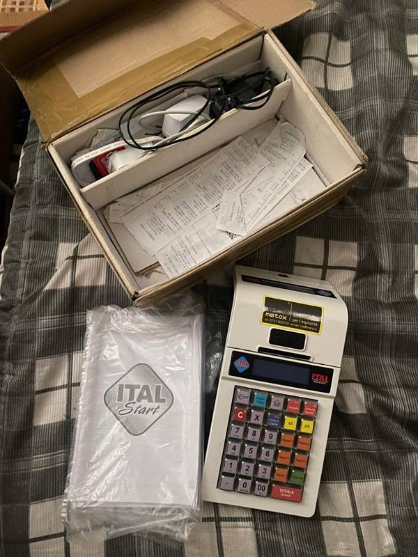 Vendo registratore di cassa, quasi nuova