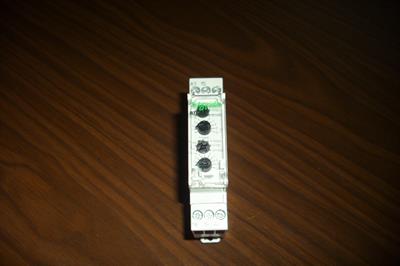 RELE TEMPORIZZATO SCHNEIDER ELECTRIC