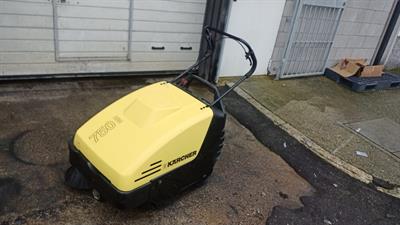 Spazzatrice trazionata a batteria usata
