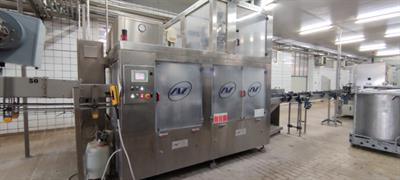 AVE - Monoblocco di riempimento usato LATTE PET
